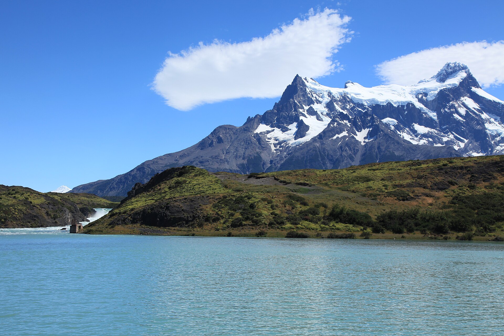 Jezero Pehoé v národním parku Torres del Paine